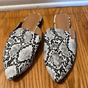 Pointed Toe Snake-Print Slide Mules - Black & White